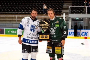 Der HC Tigers aus Dornbirn und die Lindau Islanders spielen künftig um diese Bodensee-Derby-Trophäe.